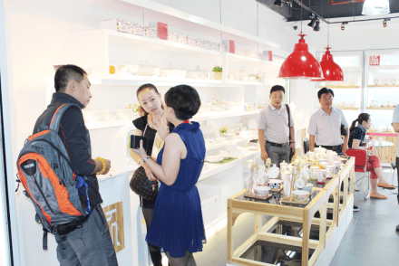 经销商莅临新办公室及参观产品展厅